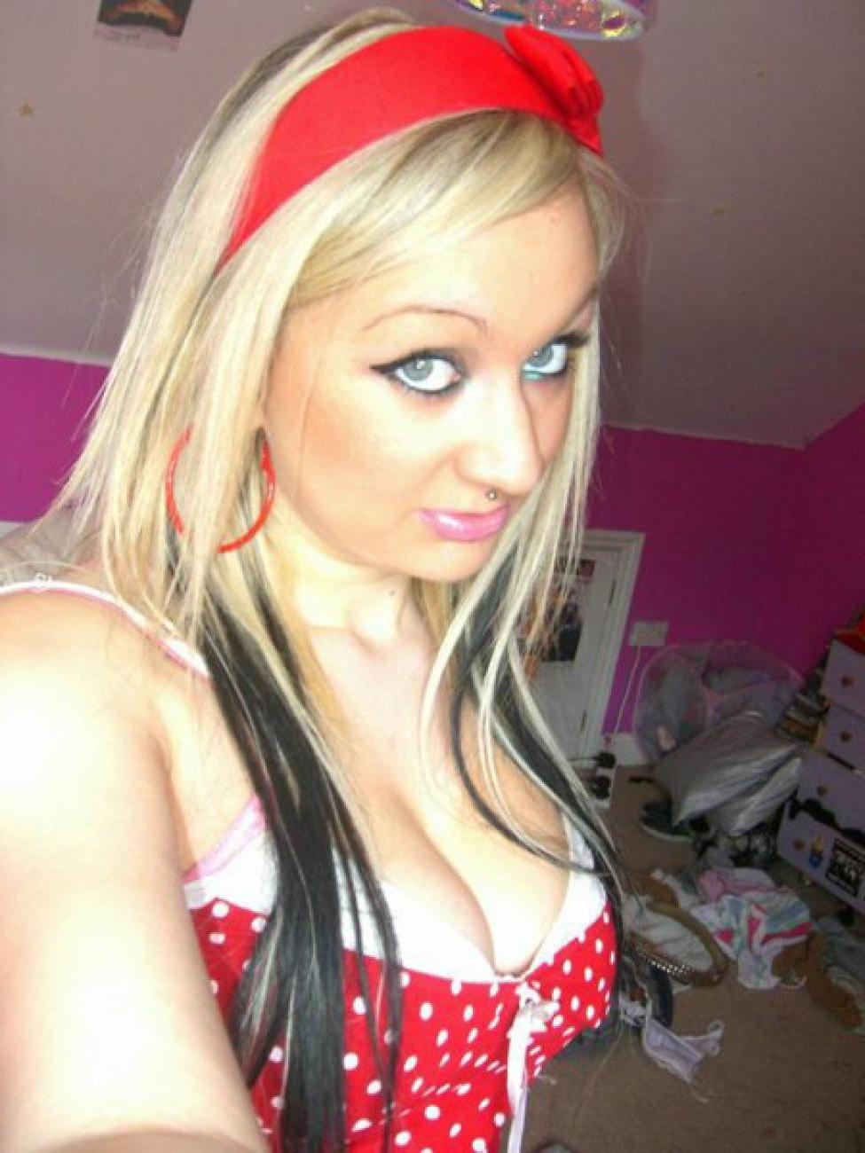 14P Amatuer pics of horny girls being caught doing nasty things