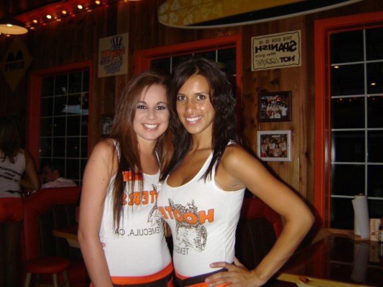 16P Hot naked babes making good use of their camera phones