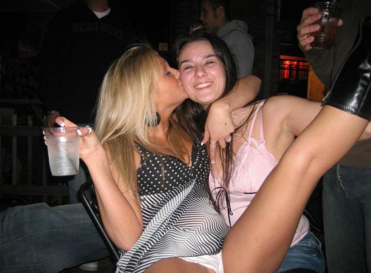 15P Pictures of drunk chicks doing crazy things