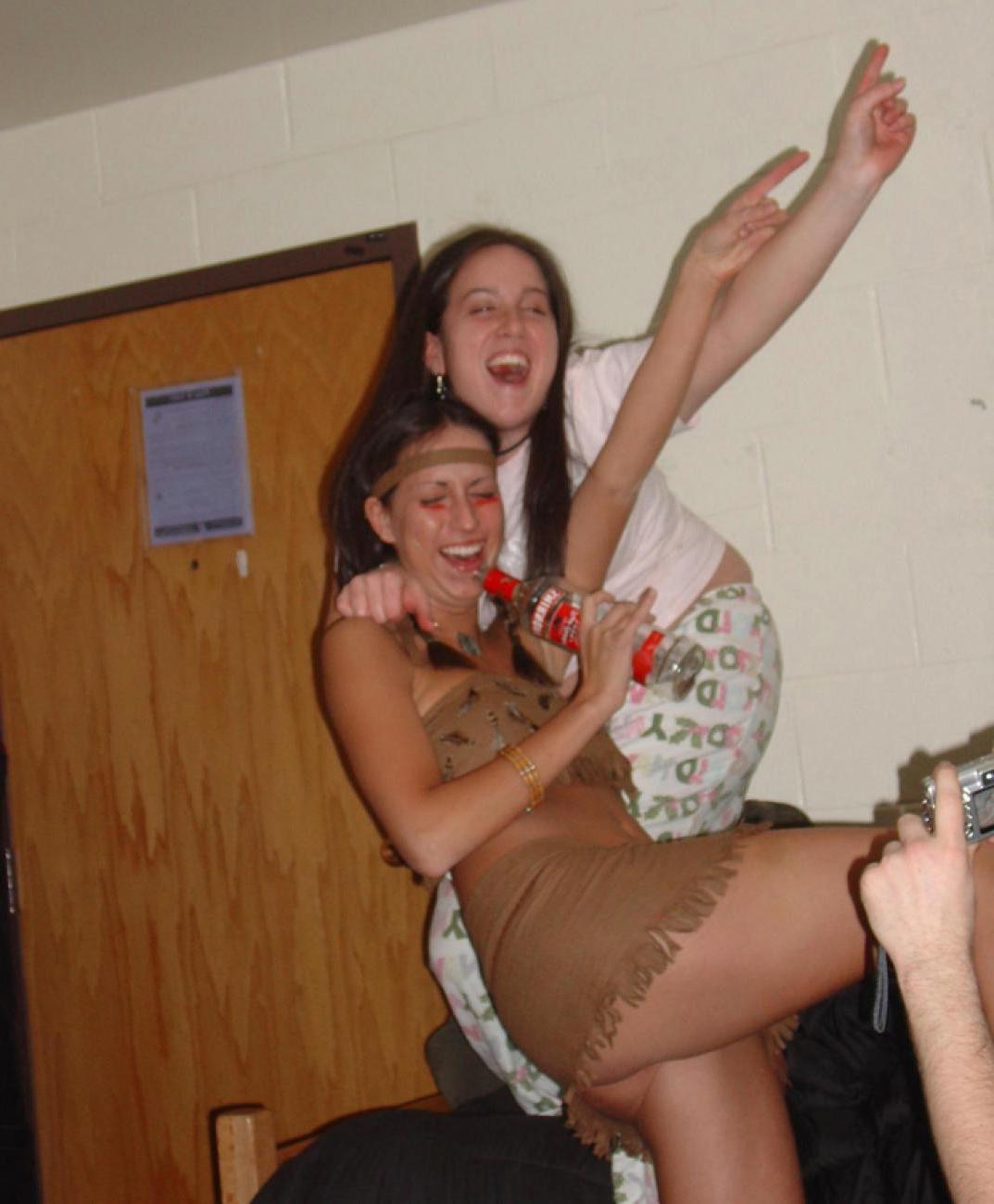 15P Pictures of drunk chicks doing crazy things