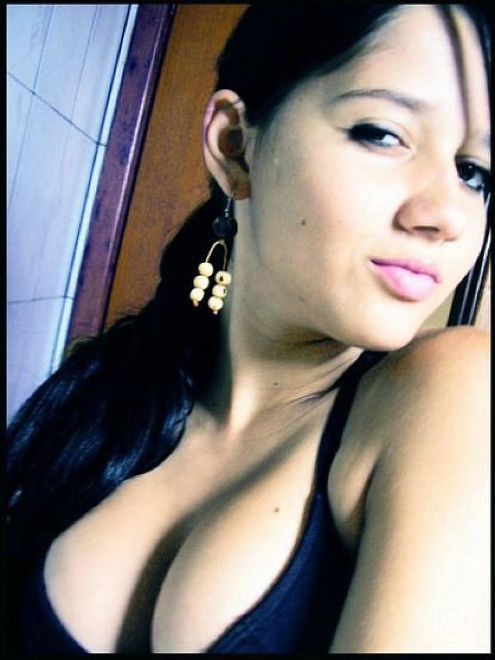 16P Amatuer pics of horny girls being caught doing nasty things