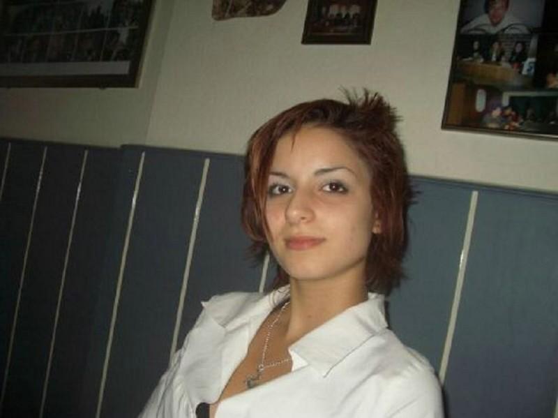 16P Hot naked babes making good use of their camera phones