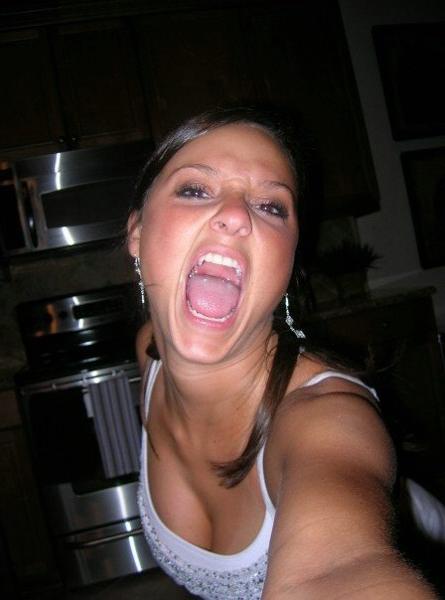 16P Hot naked babes making good use of their camera phones