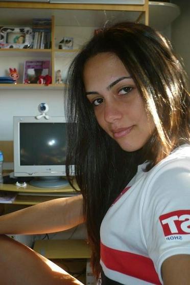16P Hot naked babes making good use of their camera phones