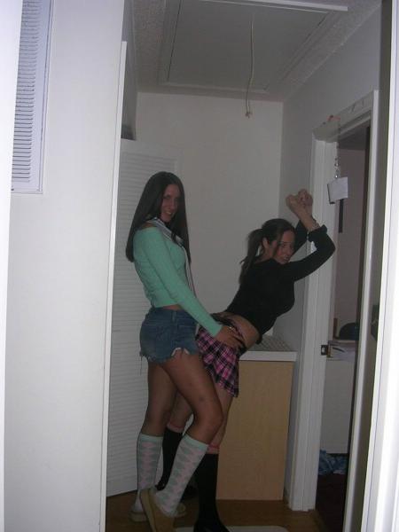 12P Sexy Amateur Girlfriends Flashing Pink Pussies And Perky Titties
