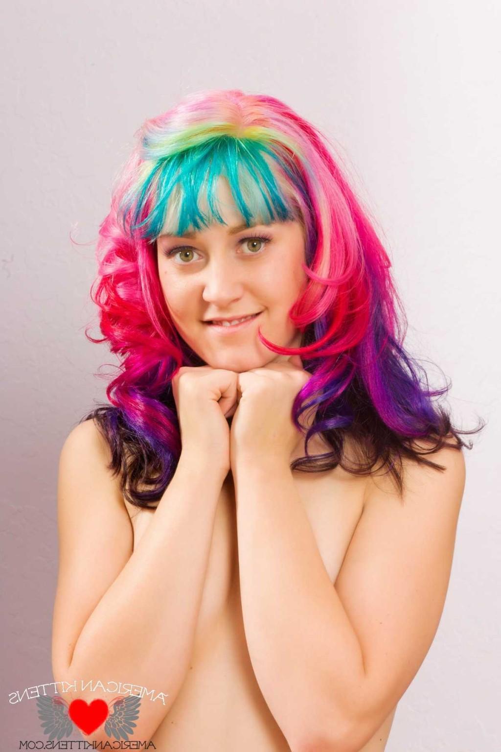 18P Hannah Holdem topless