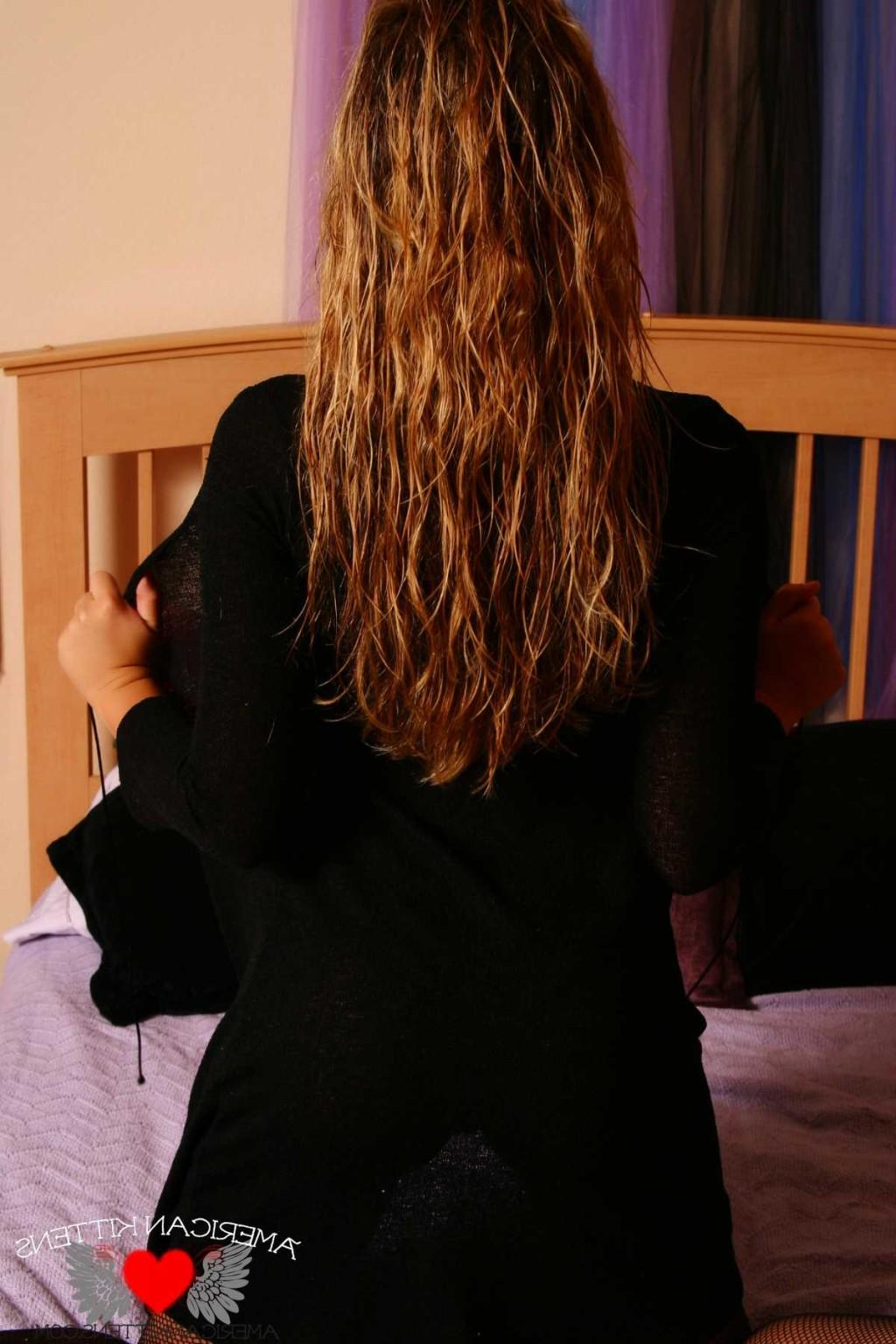 18P Peachez fishnet stockings
