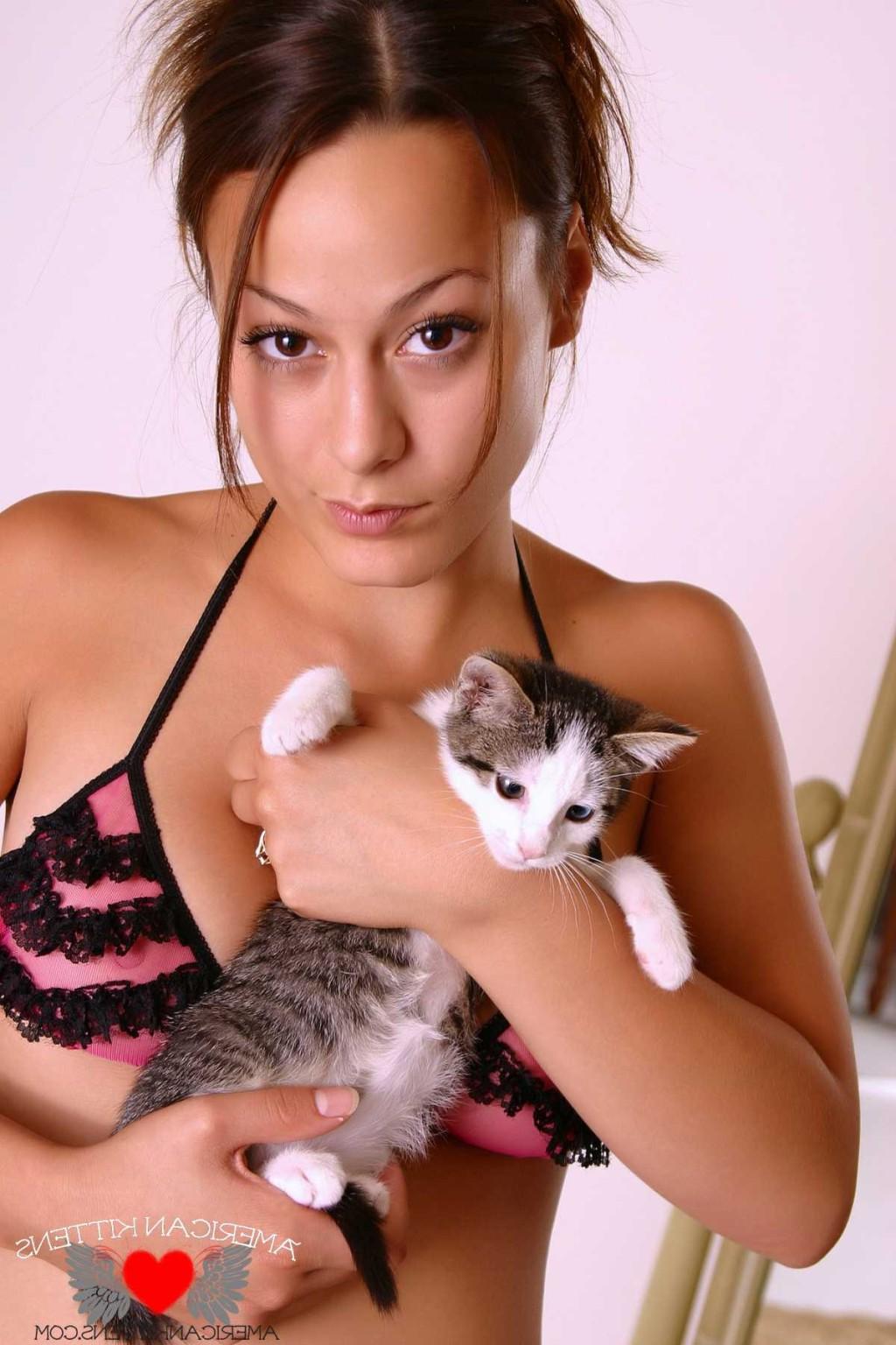 14P Daisy and kitten Kuba
