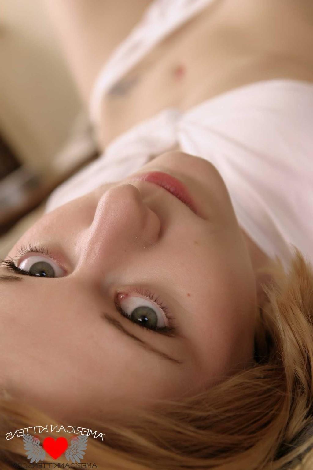 18P Ashlee getting naked inside