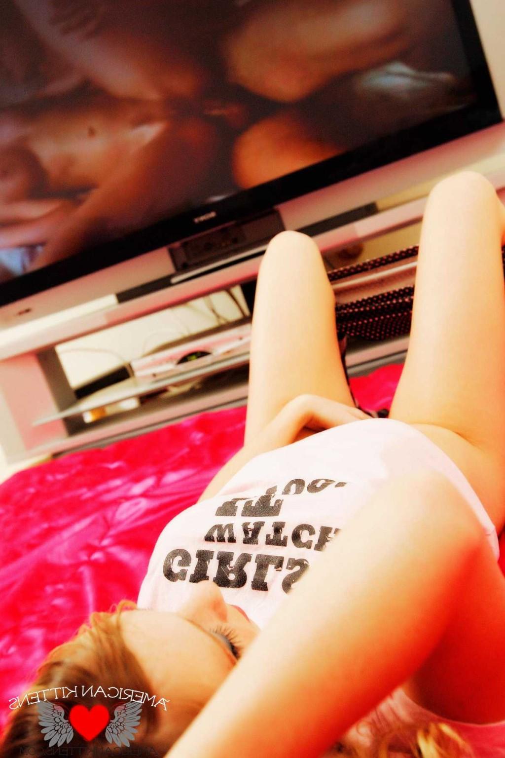18P Jetta girls watch it too