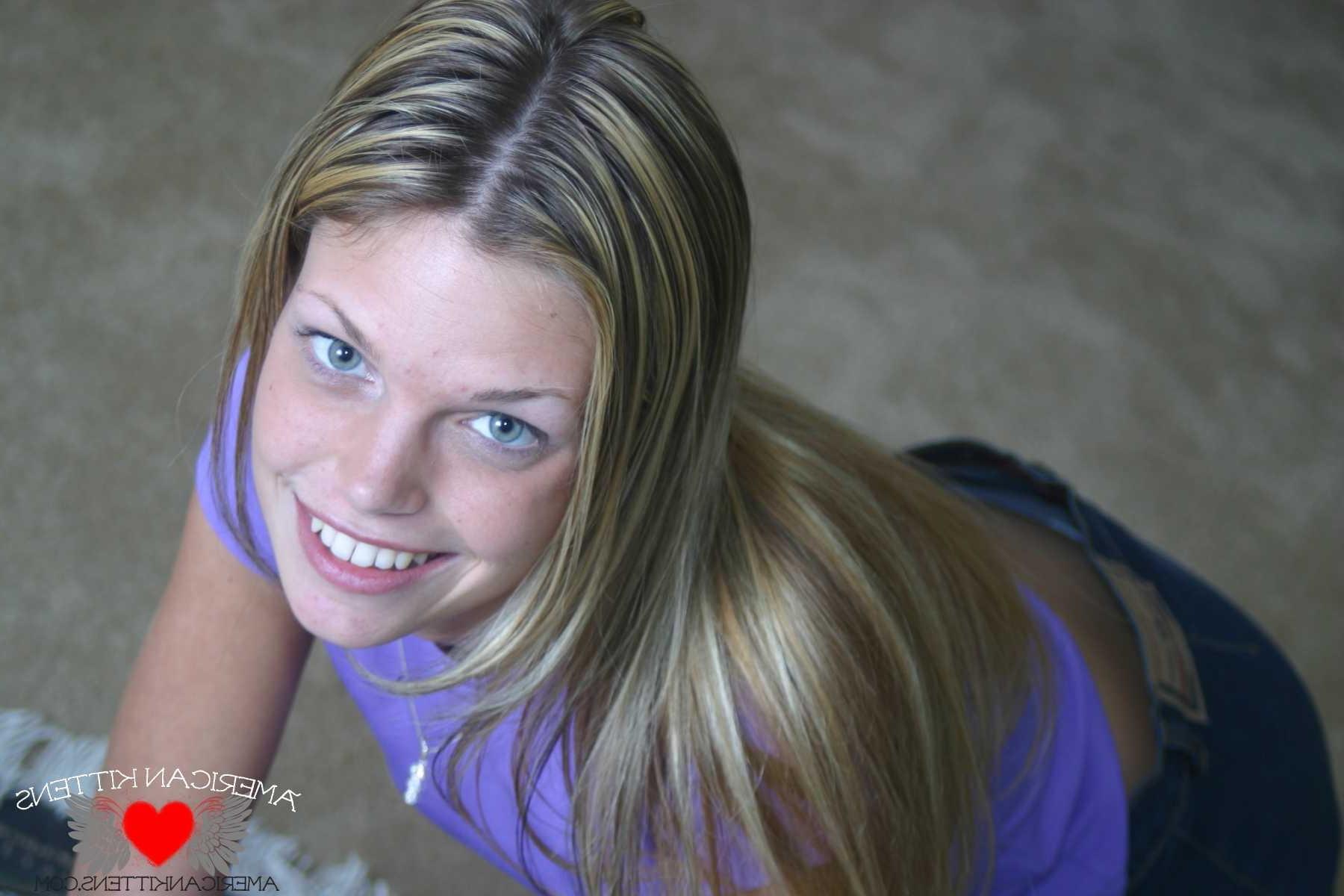 18P Ashley looks like she will be getting all A's this semester she studys so much a