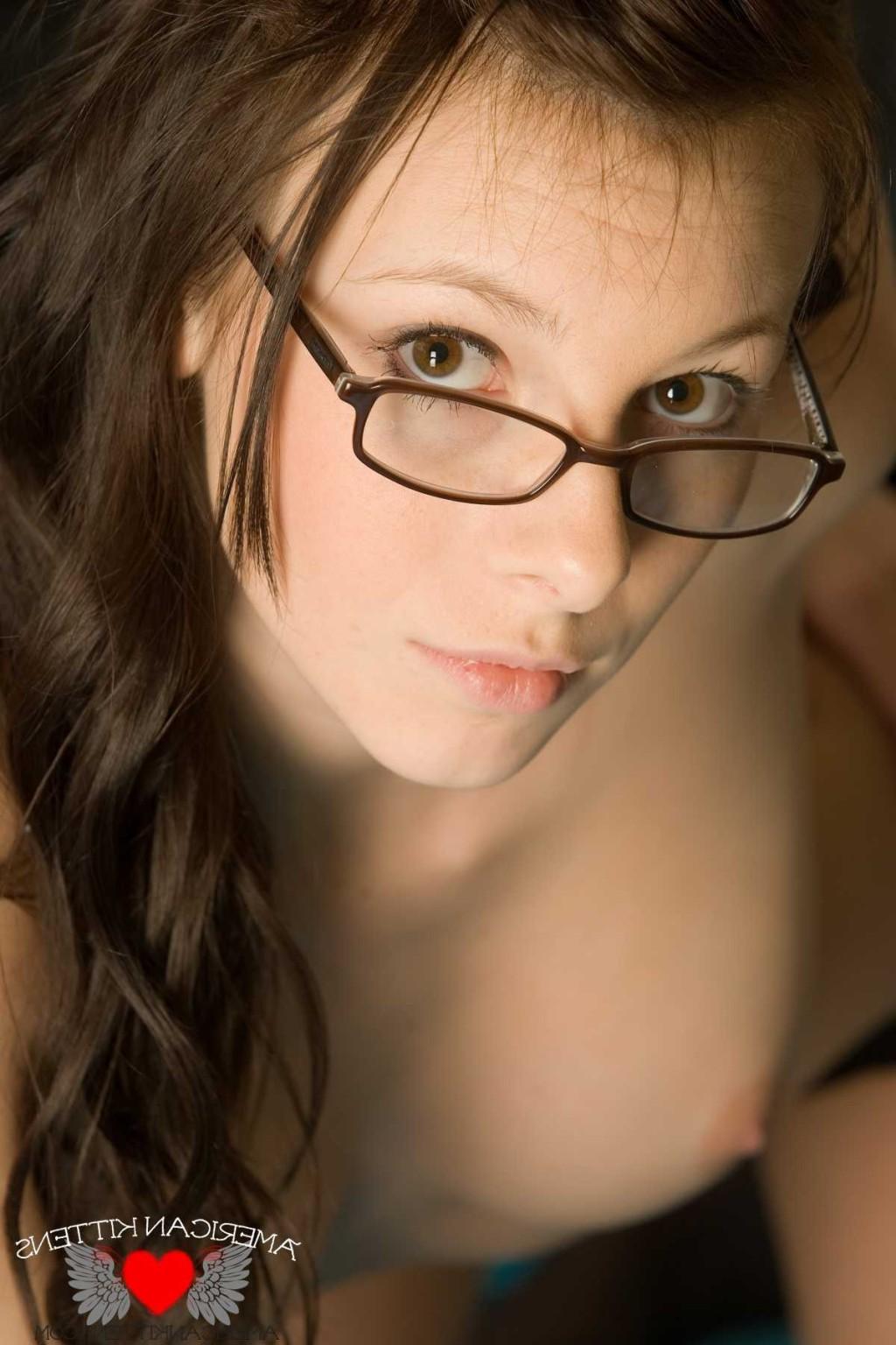 18P Kayden Love glasses