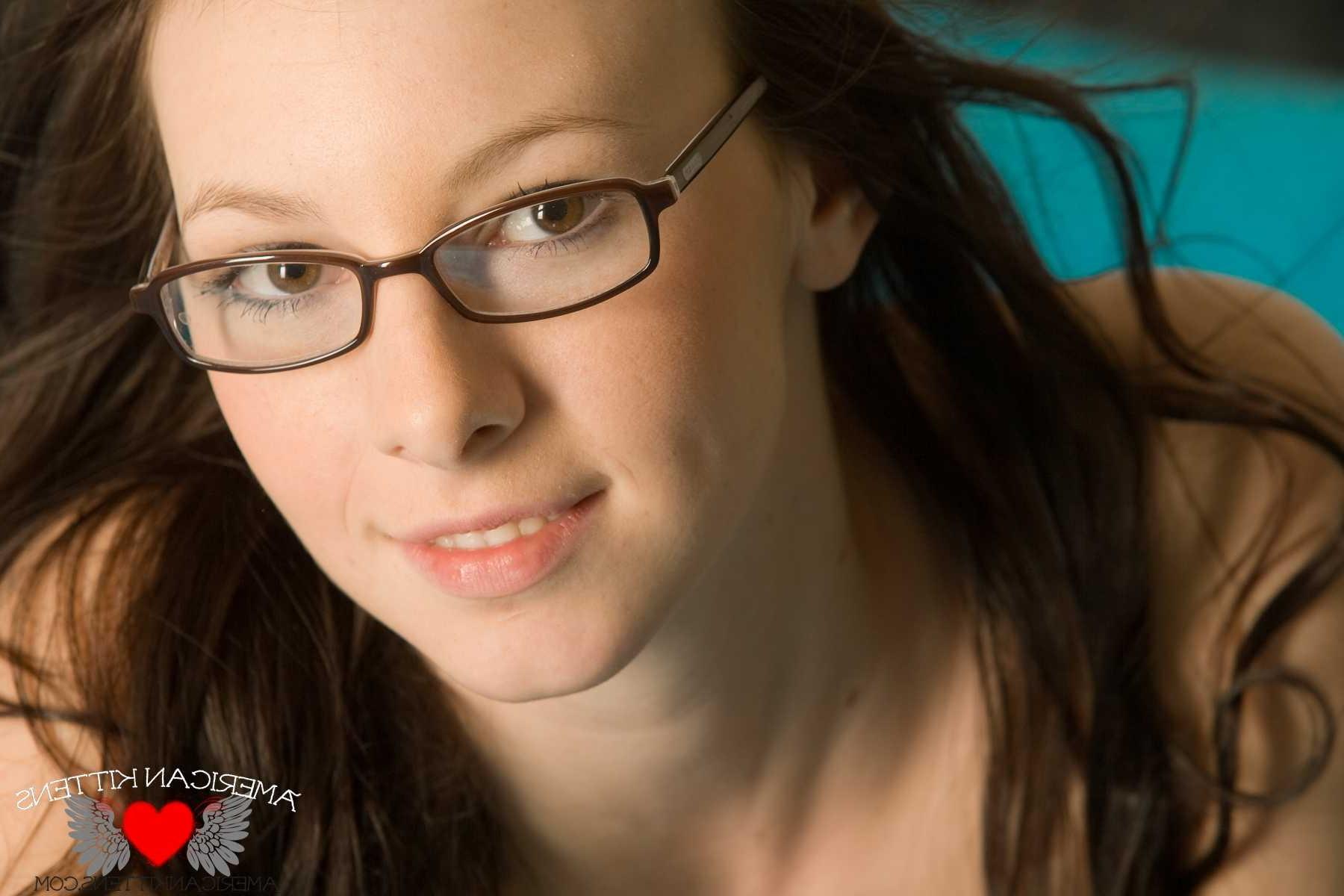 18P Kayden Love glasses
