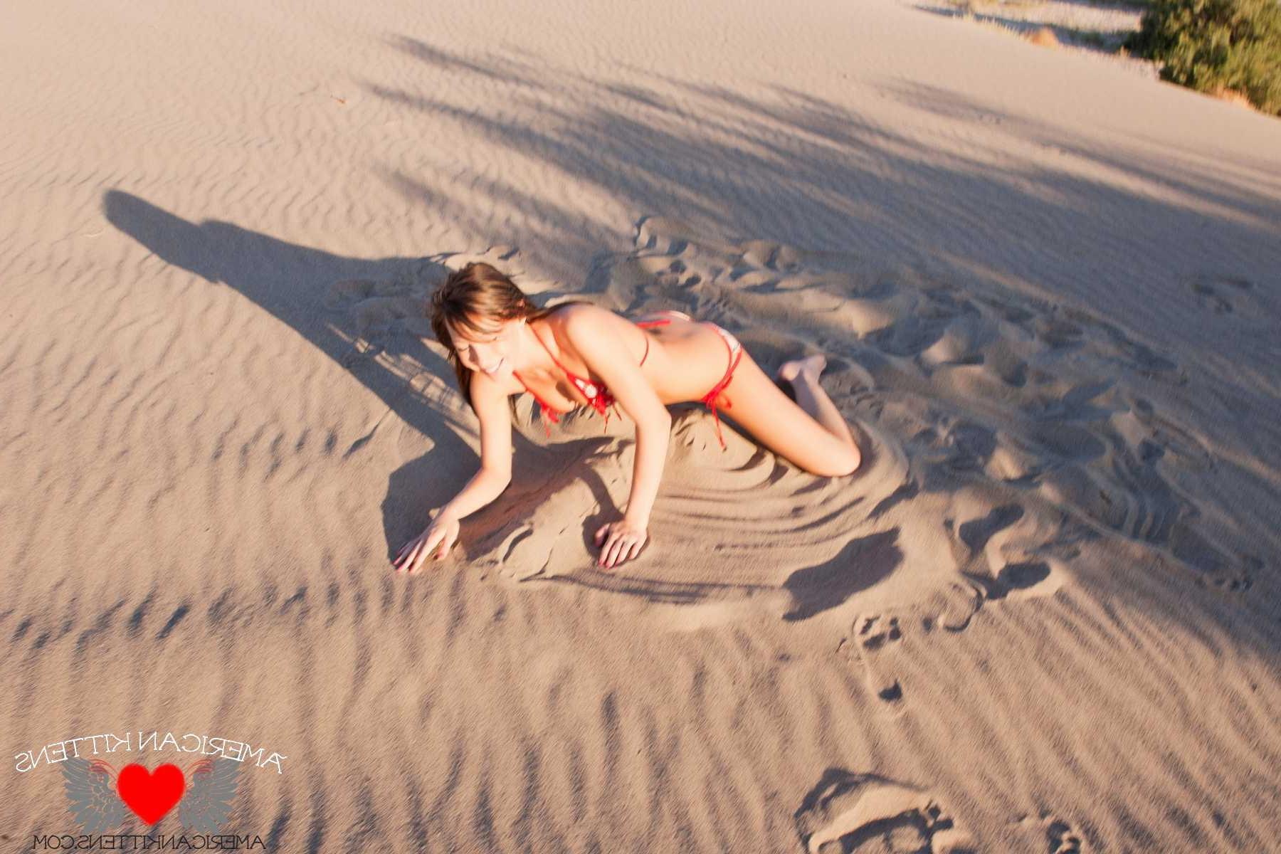 18P Kayden Love sand penis 