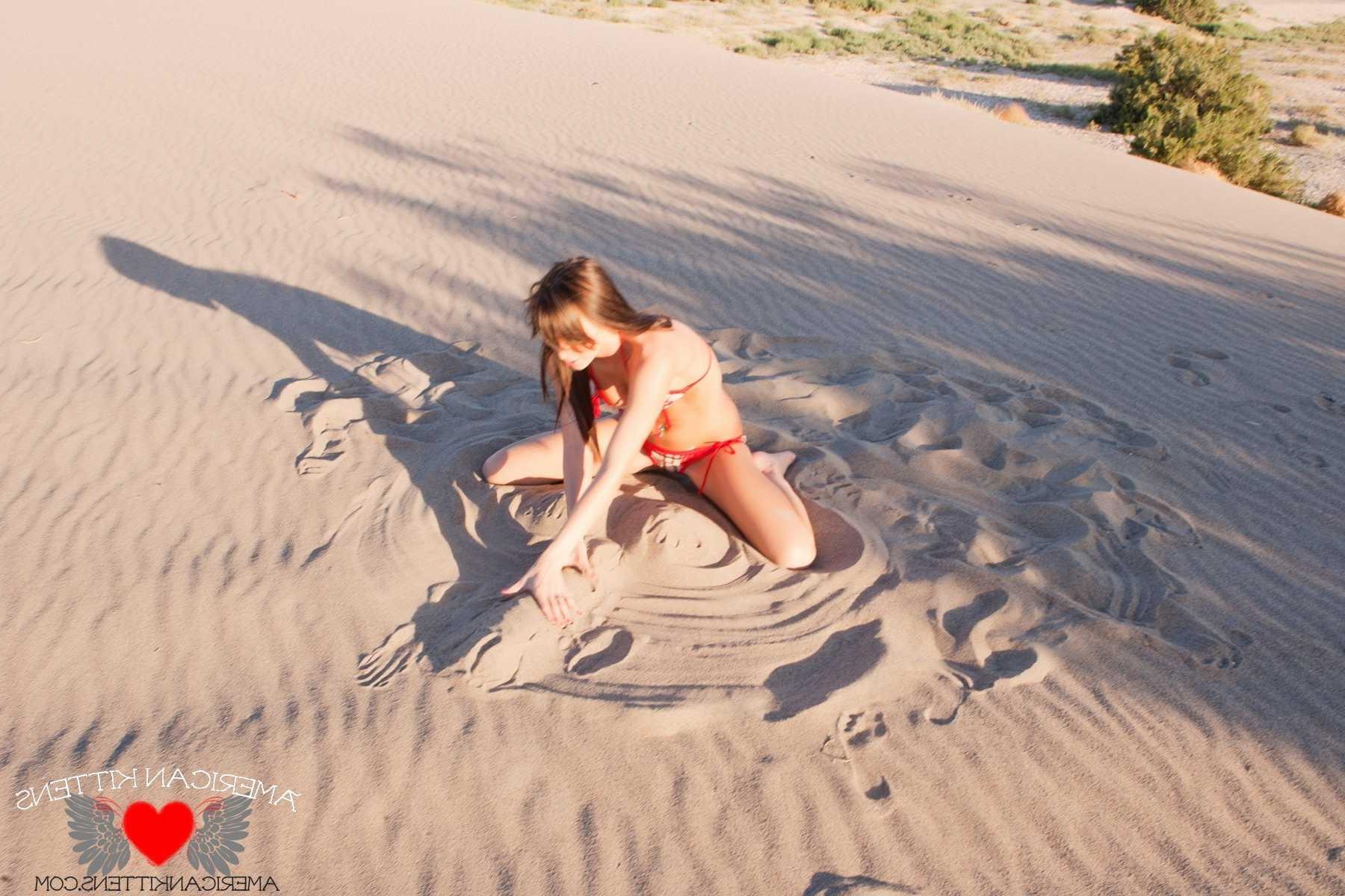 18P Kayden Love sand penis 