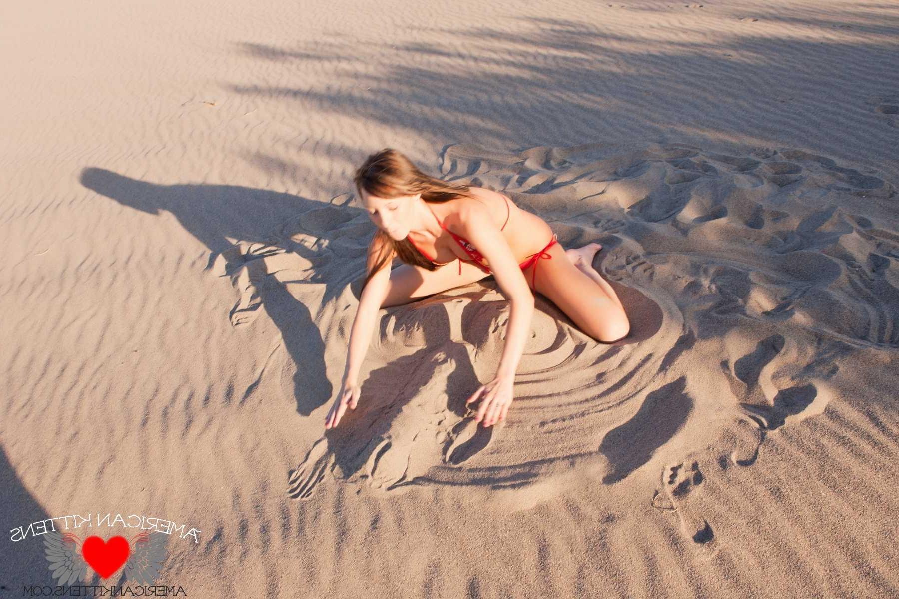 18P Kayden Love sand penis 