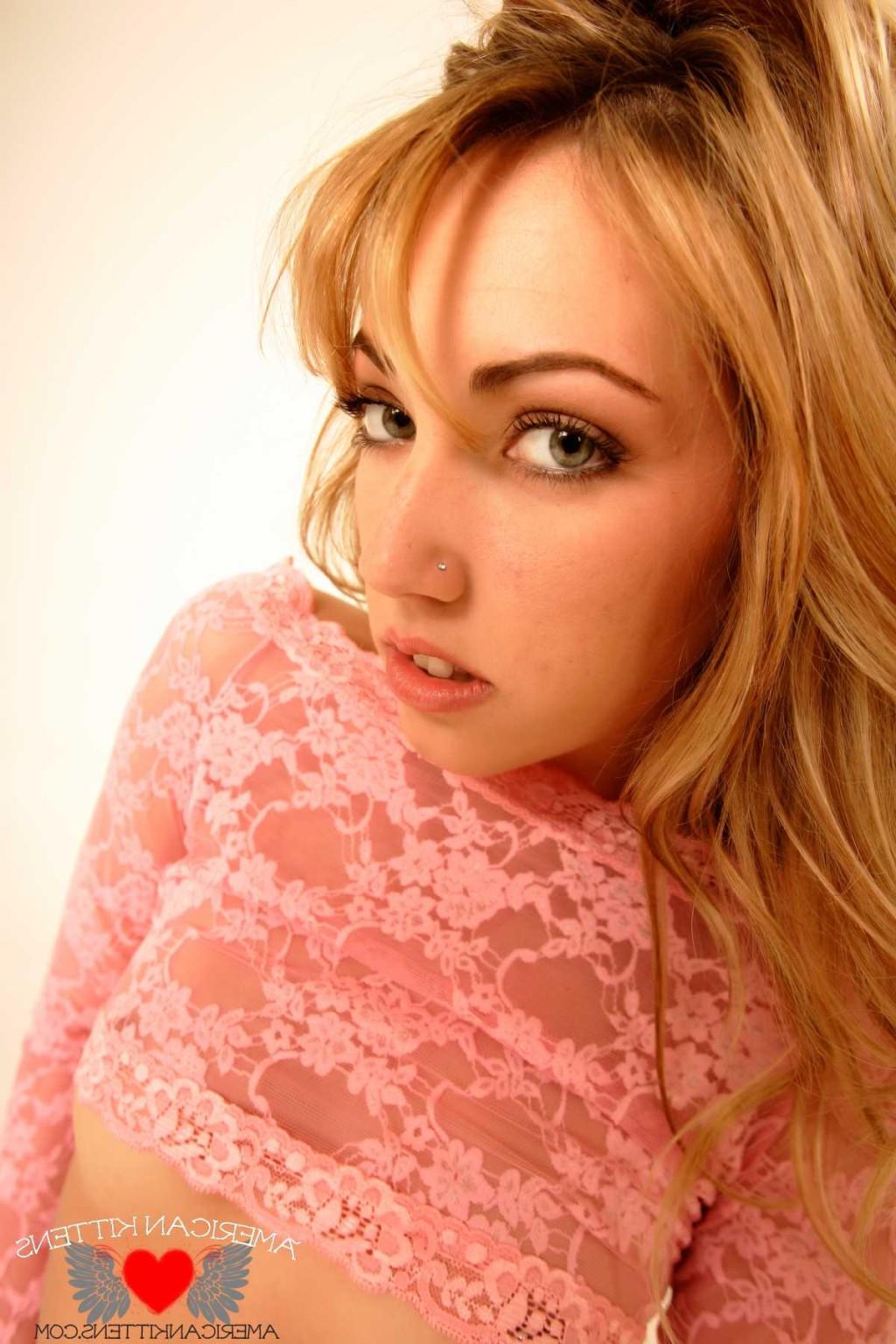 18P Peachez bottomless in pink