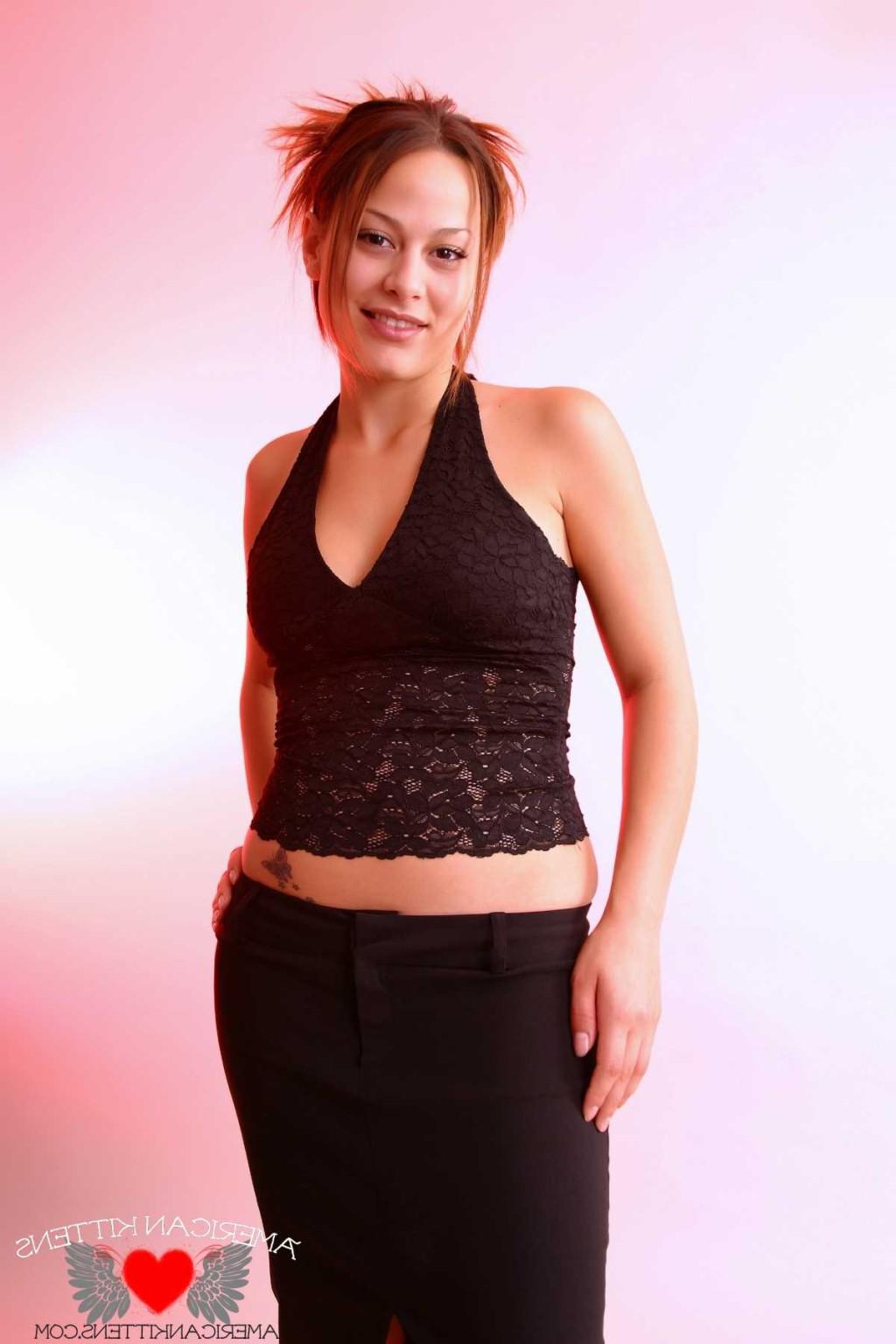 18P Daisy lace top
