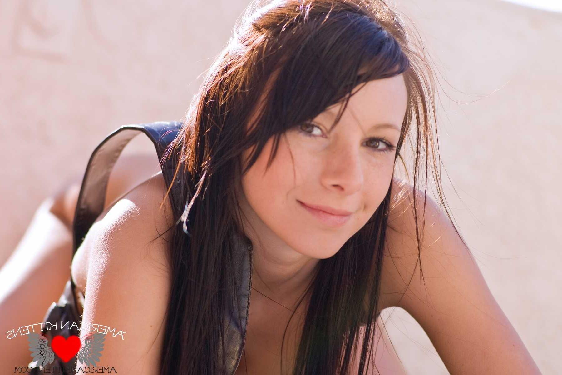 18P Kayden Love nude outside