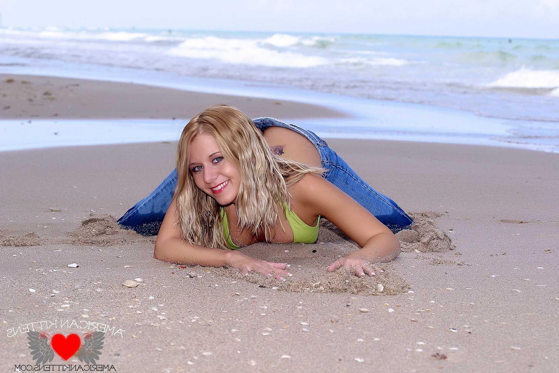 18P Nothing is funny then watch Ashlee get all wet and naked on the beach.