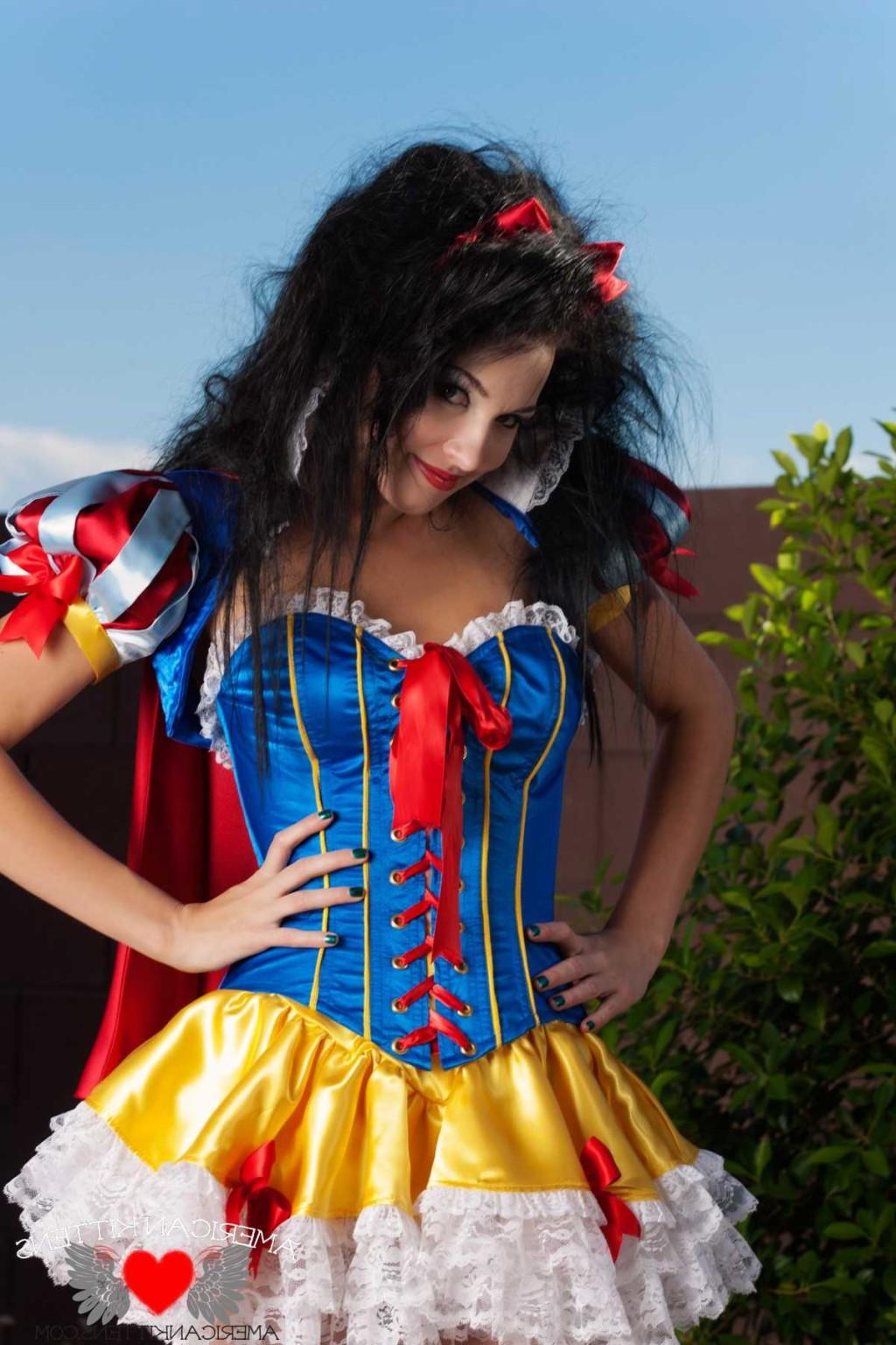 18P Reanna Mae as Snow White and she is a smokin hot Snow White if you ask me and th