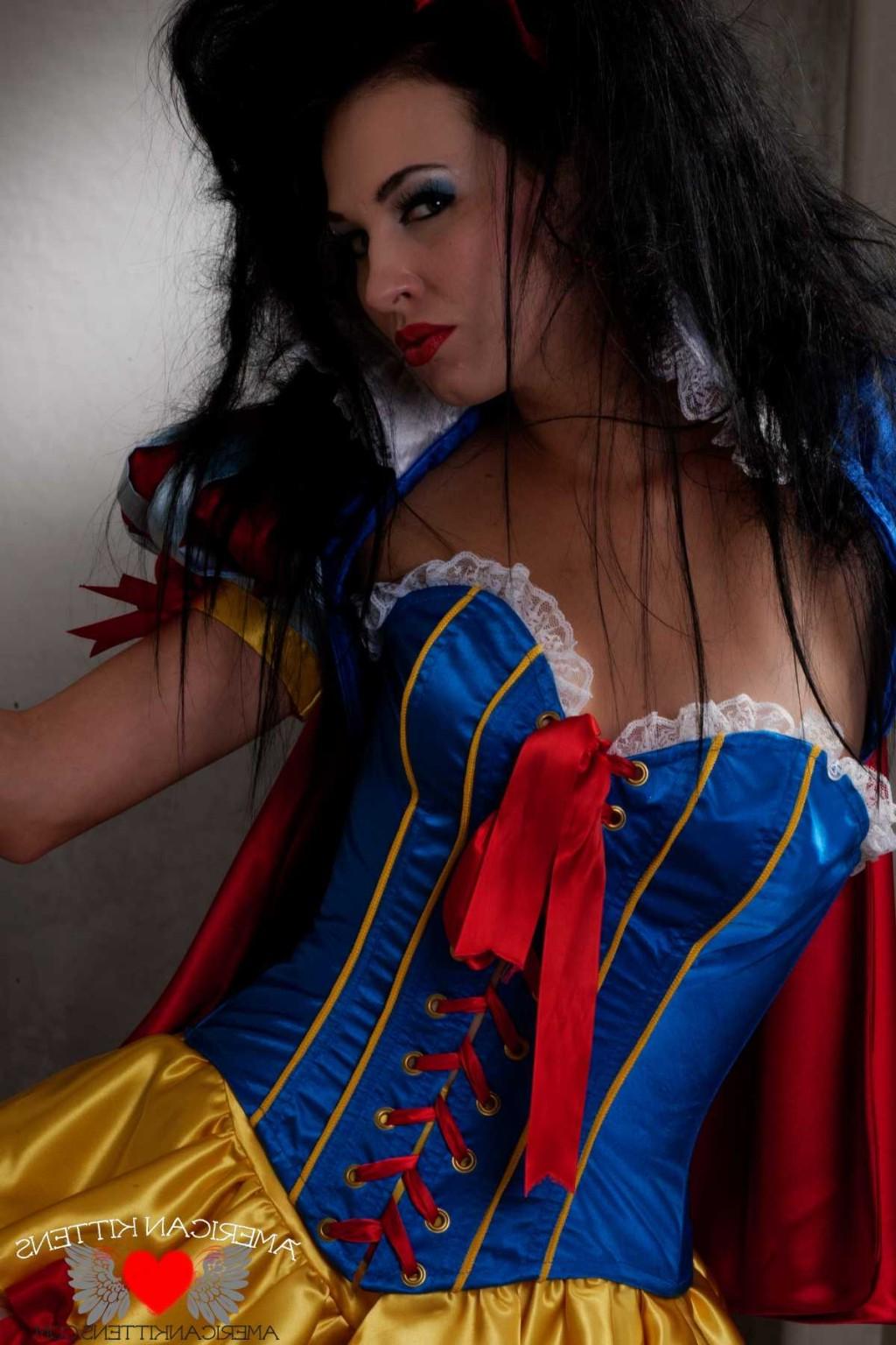 18P Reanna Mae Snow White inside