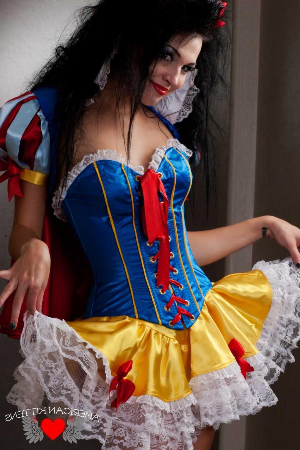 18P Reanna Mae Snow White inside