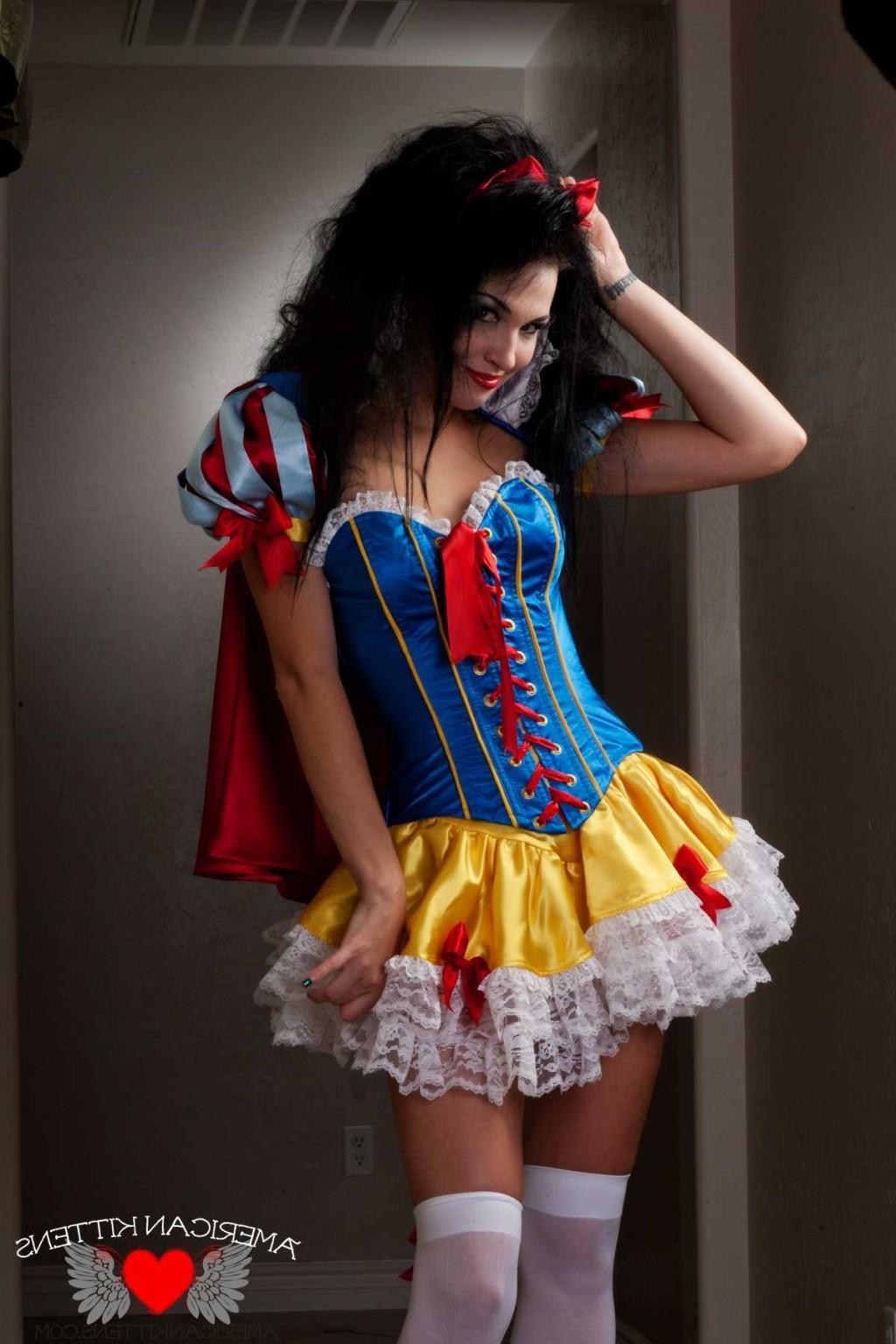 18P Reanna Mae Snow White inside