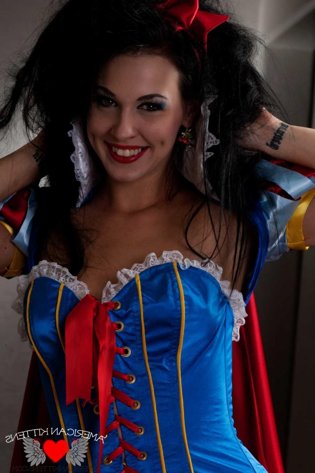 18P Reanna Mae Snow White inside