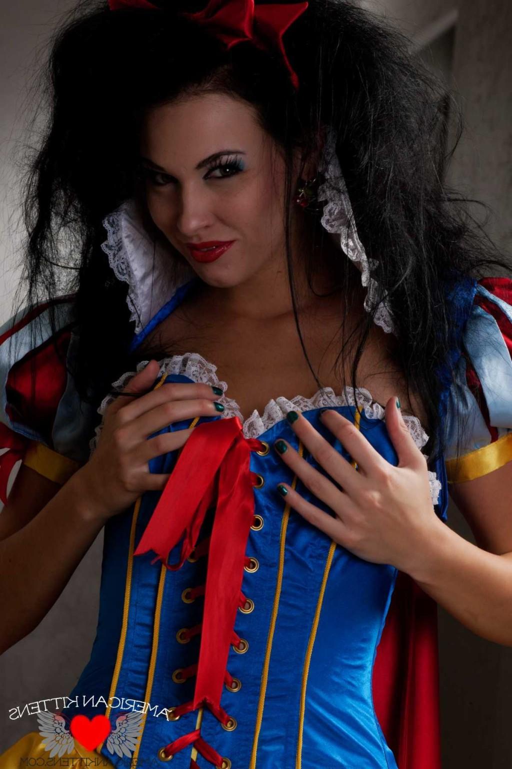 18P Reanna Mae Snow White inside