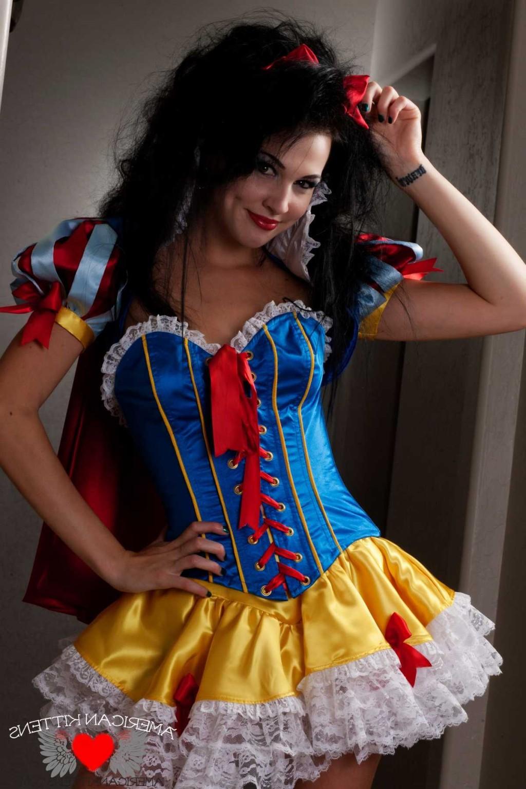 18P Reanna Mae Snow White inside