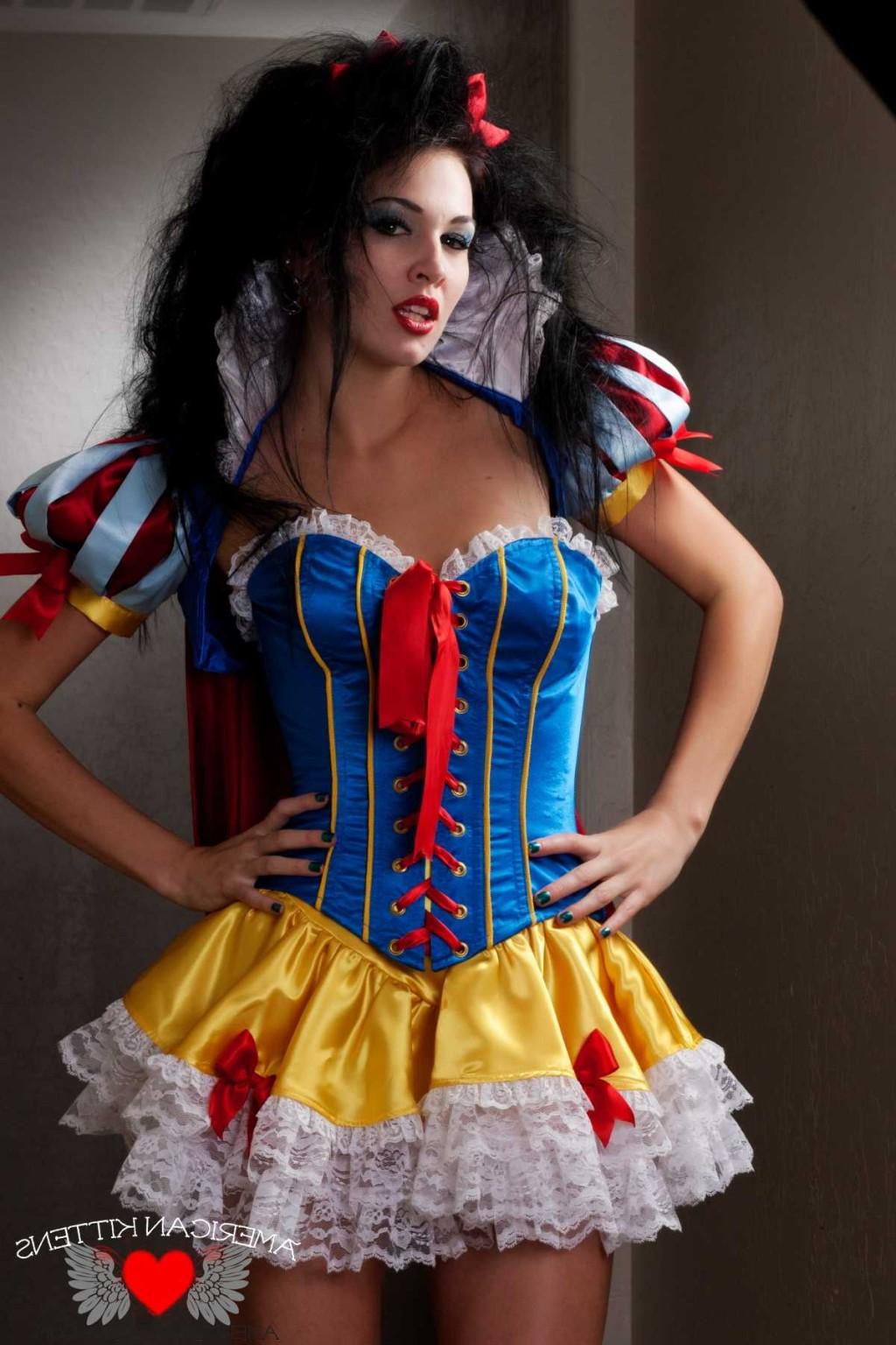18P Reanna Mae Snow White inside