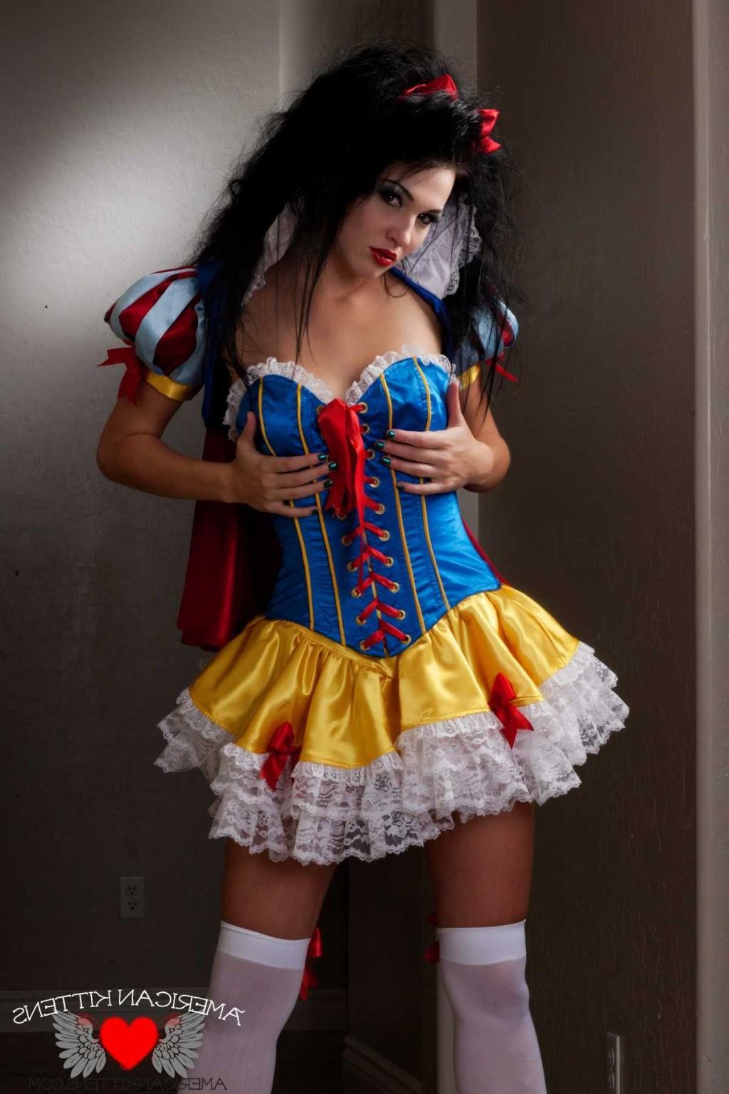 18P Reanna Mae Snow White inside