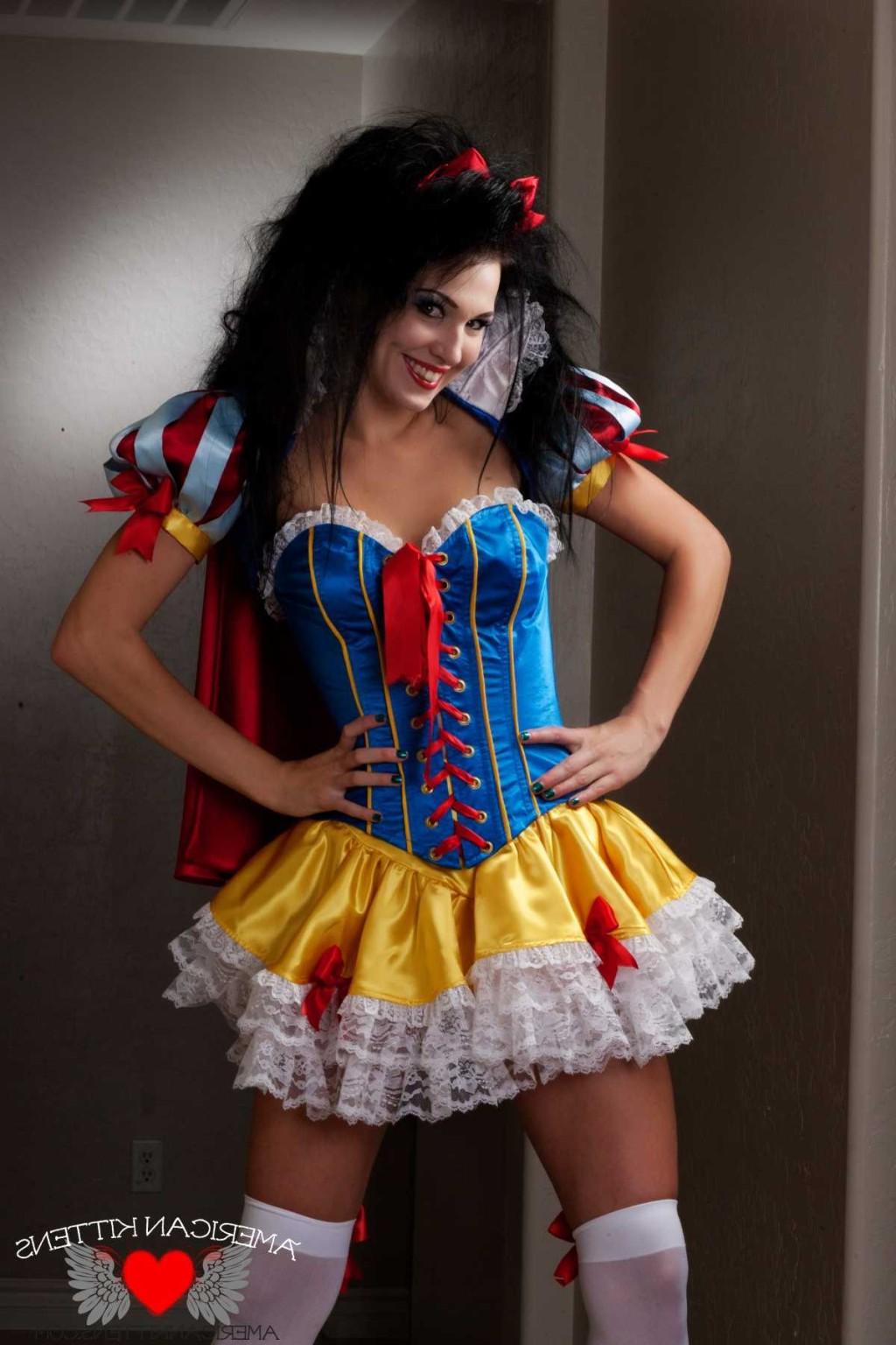 18P Reanna Mae Snow White inside