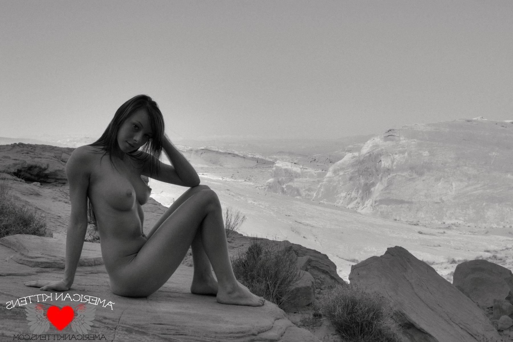 18P Kayden Love naked outside