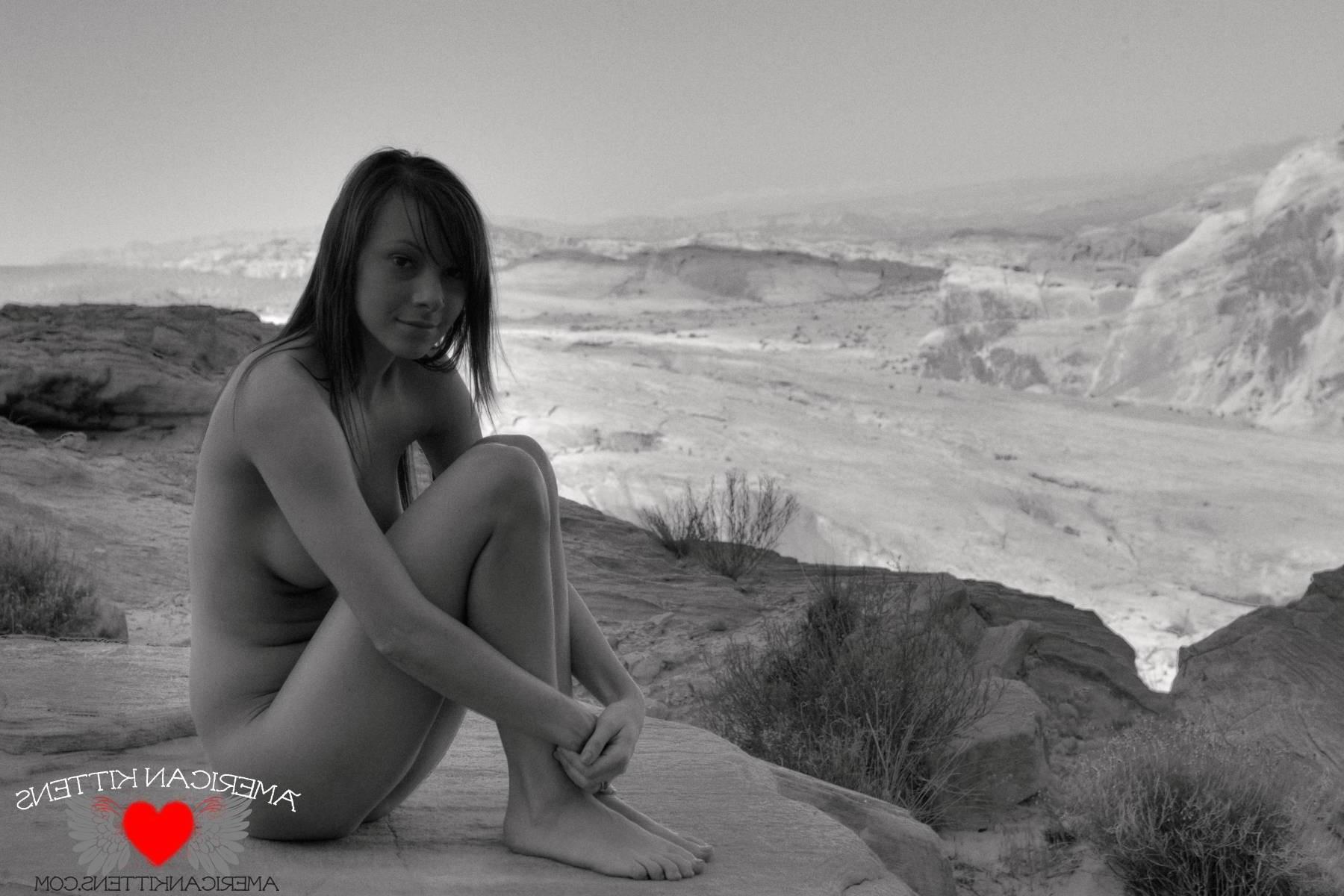 18P Kayden Love naked outside