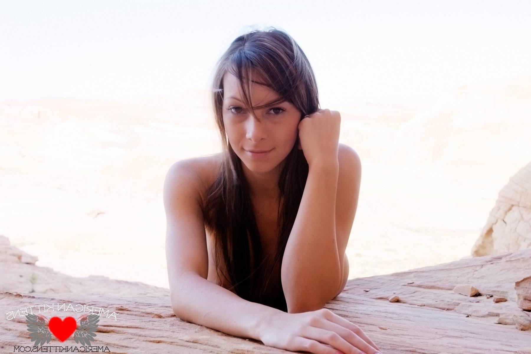 18P Kayden Love naked outside