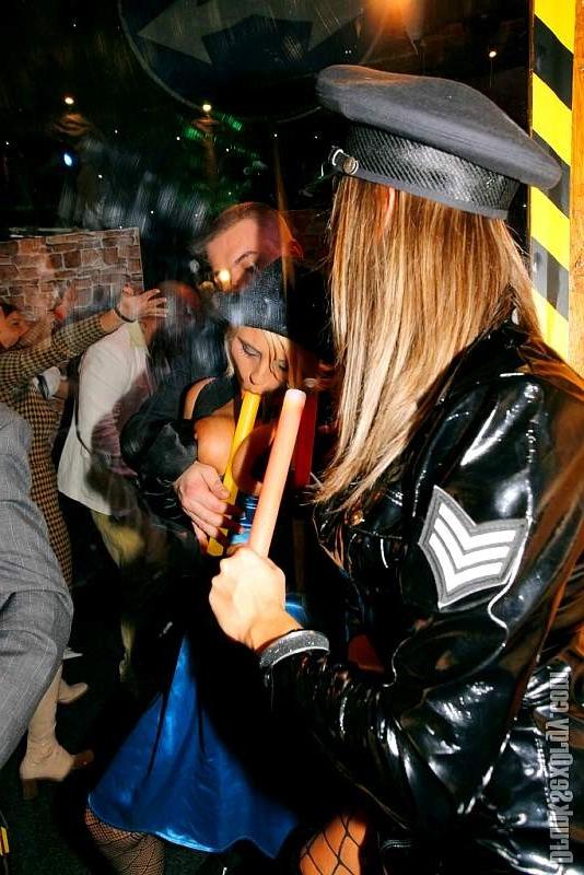 20P Tipsy babes show their skills through a gloryhole