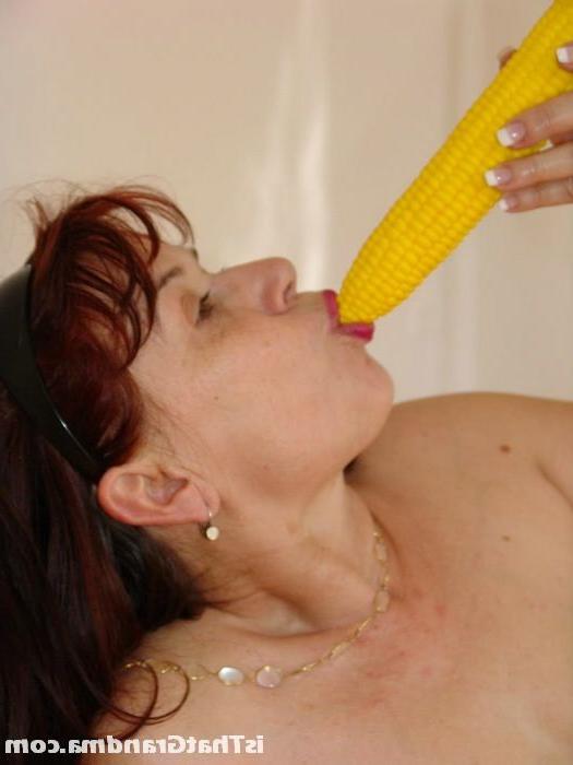 16P Grandma masturbating