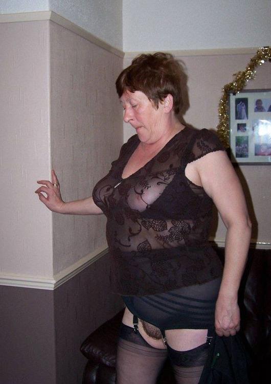16P Hottest Older Women