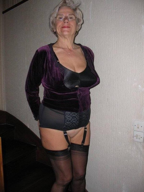 16P Hottest Older Women