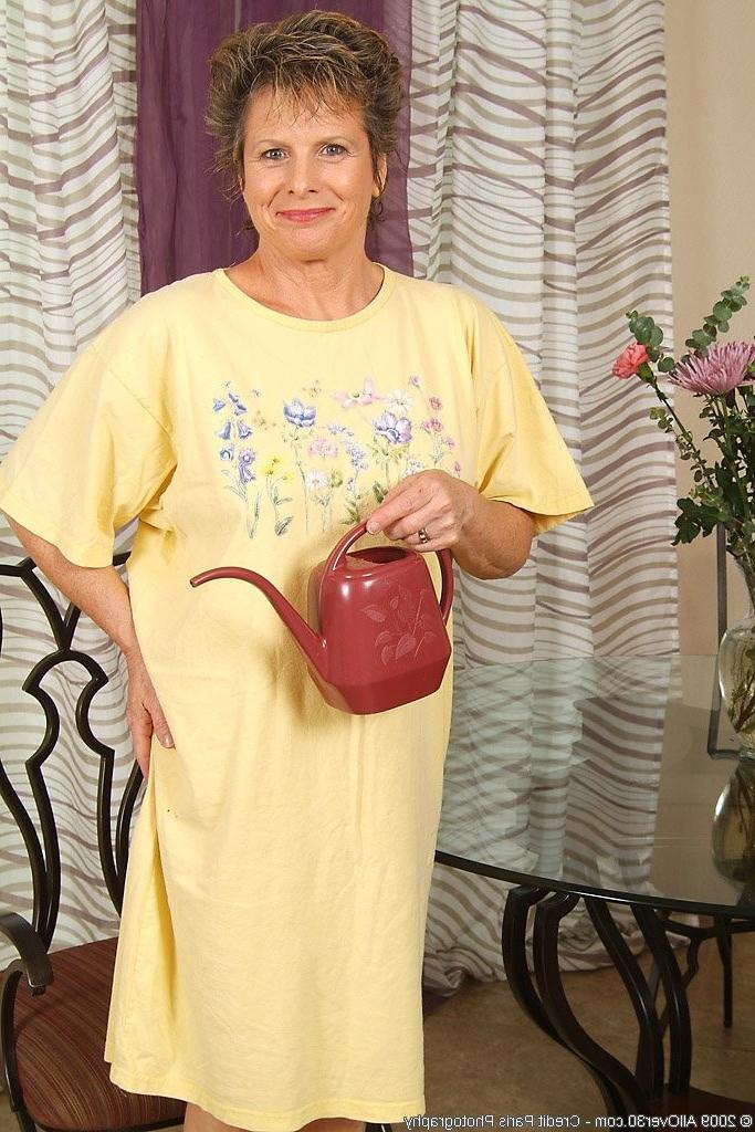 15P Filthy Milfs Grannies and Moms spreading sucking masturbating and fucking