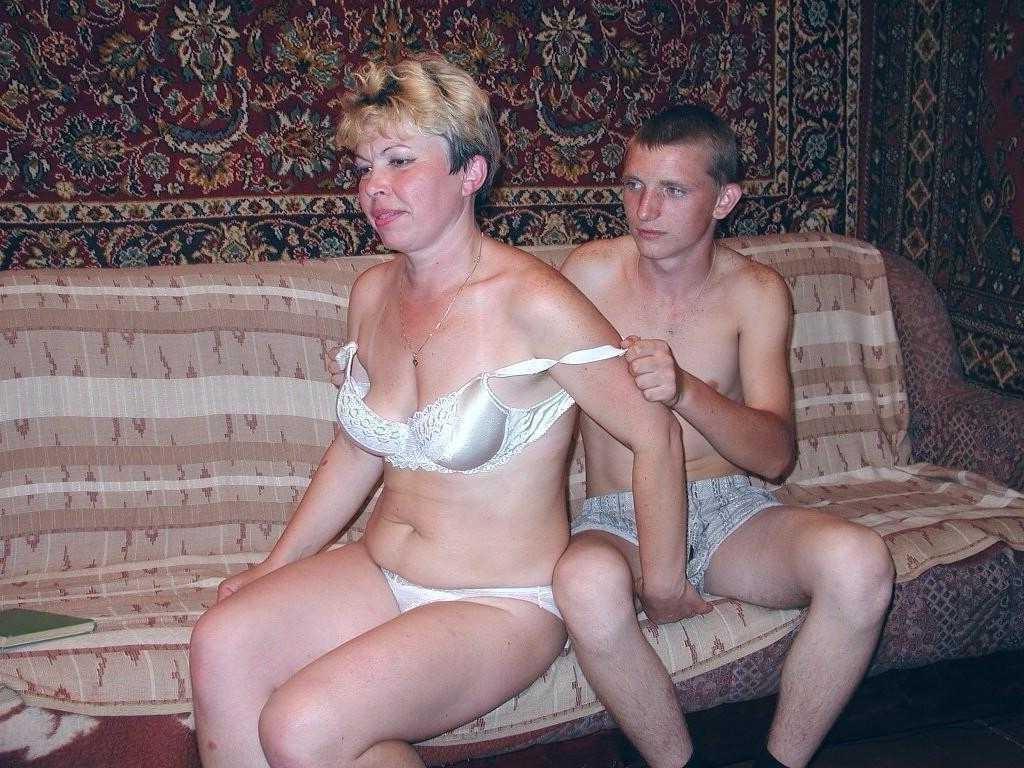20P Horny brunette mature loves sucking and humping a hard cock