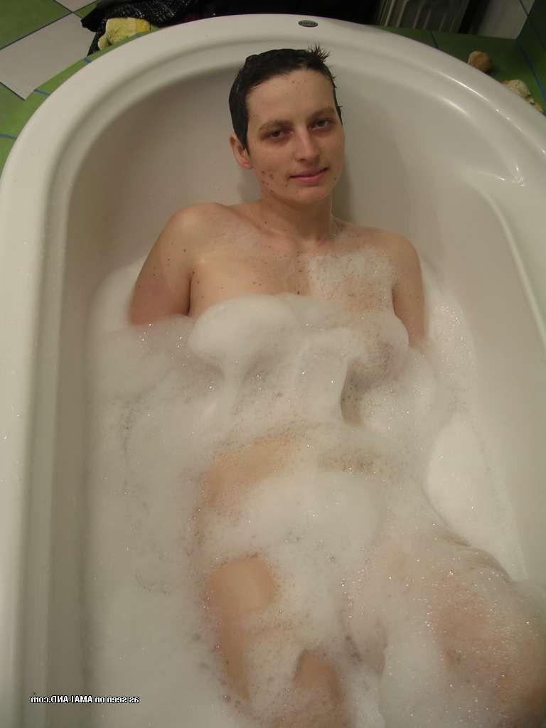 15P Amateur wife shows off hairy pussy on vacation in homemade pix
