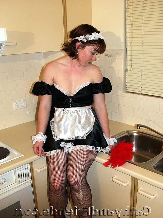 16P Lovely younger amateur maid exposes wet hairy tight pussy