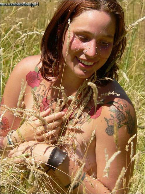 15P Hairy Tattooed Hippie Brunette Naked in Long Grass