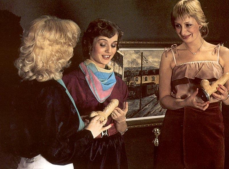 16P Three retro ladies using a fucking machine