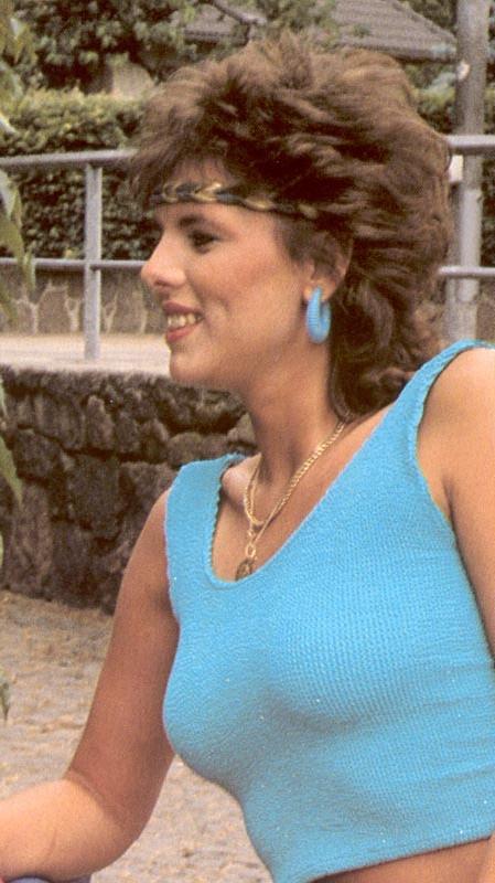 16P Retro lady fucked on her bicycle after a ride