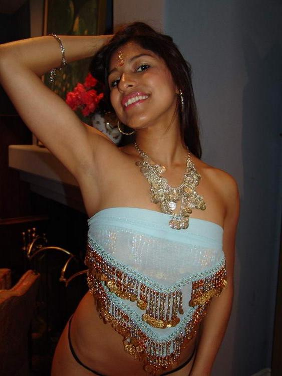 15P Pretty Indian Mehla spreads her pussy lips wide to have her pussy fucked hard