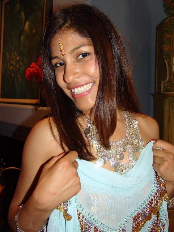 15P Pretty Indian Mehla spreads her pussy lips wide to have her pussy fucked hard